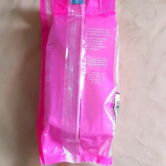 NIP 12 Disposable Razors - Picture 2 of 3